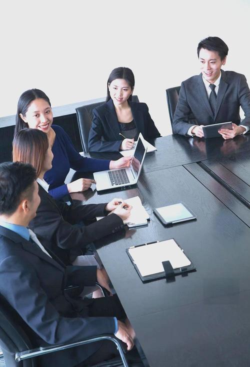 会议服务全流程:从迎接宾客到会议结束的礼仪规范指南