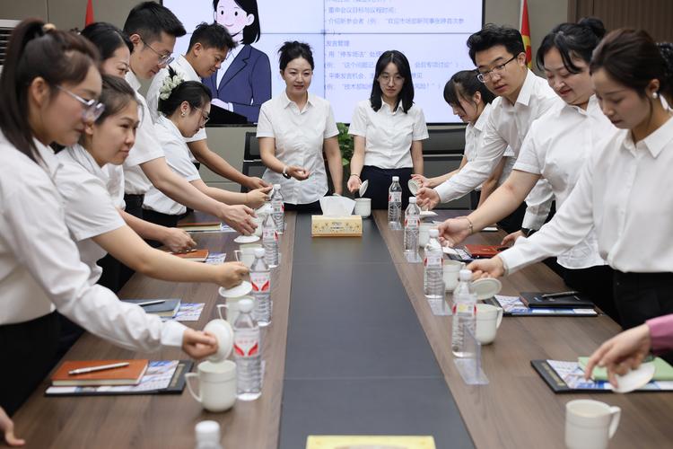 甘肃建投培训中心组织开展会议服务礼仪培训活动